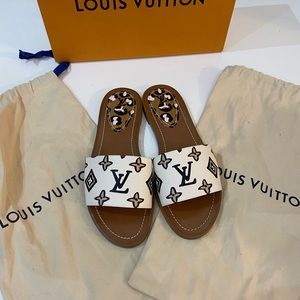 *********sold*********Authentic Louis Vuitton slide cream color sold out!